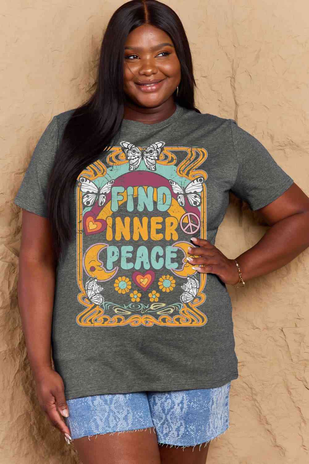 Simply Love T-shirt en coton graphique FIND INNER PEACE pleine taille