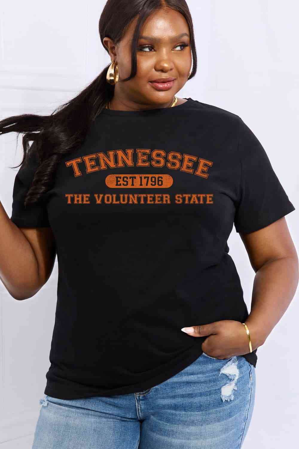 Camiseta de algodón con gráfico THE VOLUNTEER STATE de tamaño completo de Simply Love TENNESSEE EST 1796