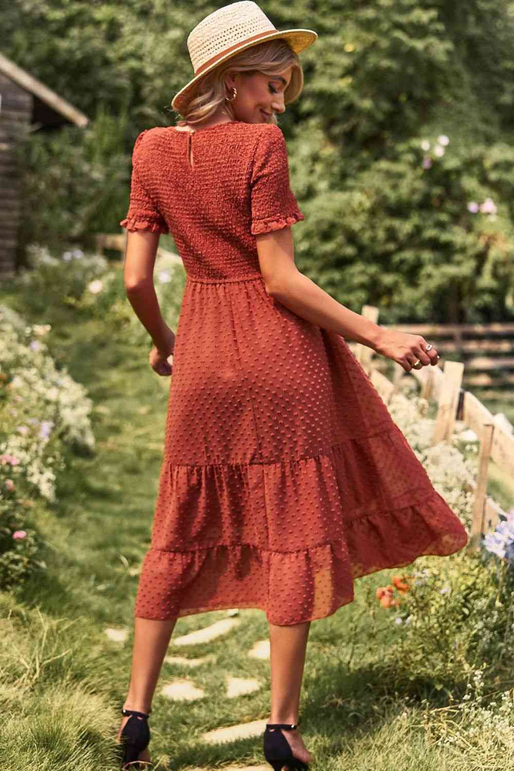 Robe midi smockée à manches courtes et col rond Swiss Dot