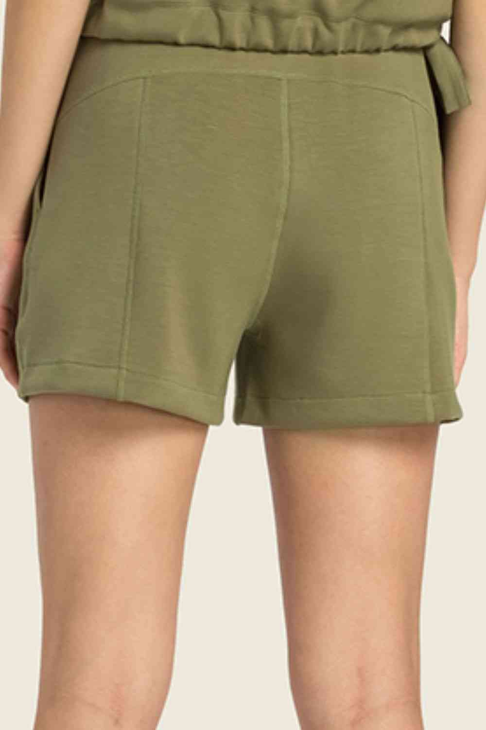 Short de sport à taille élastique avec cordon de serrage et poches