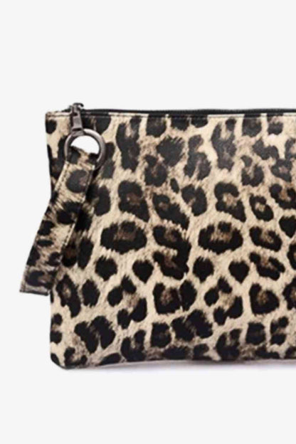 Clutch de piel sintética con estampado de leopardo