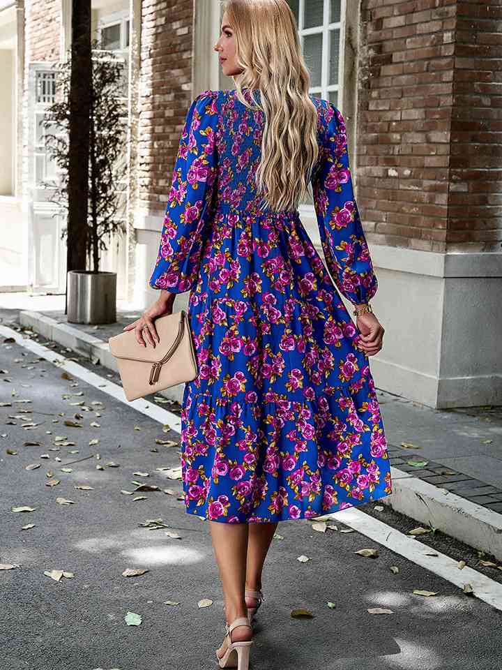 Vestido midi fruncido con estampado floral