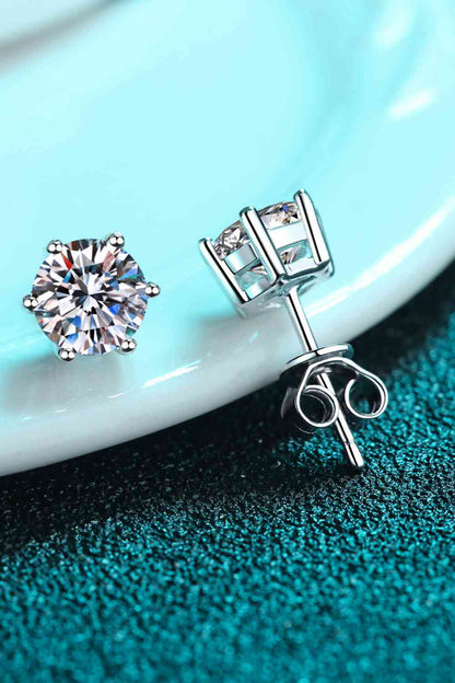 Boucles d'oreilles à tige en moissanite adorées