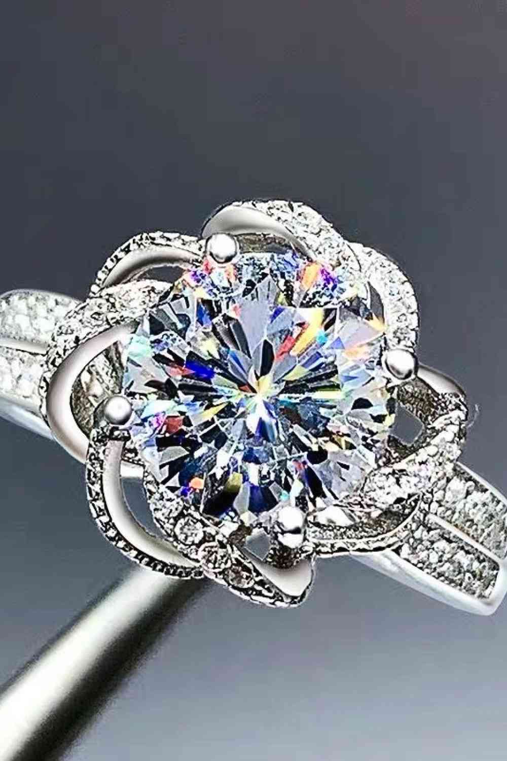 Bague plaquée platine florale moissanite 2 carats