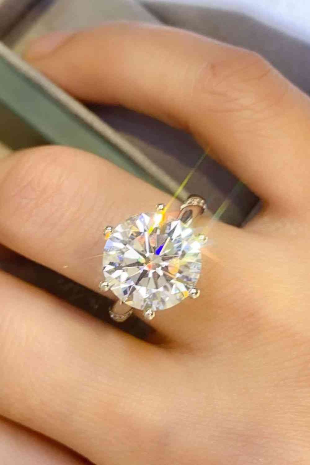 Bague à 6 griffes moissanite 5 carats