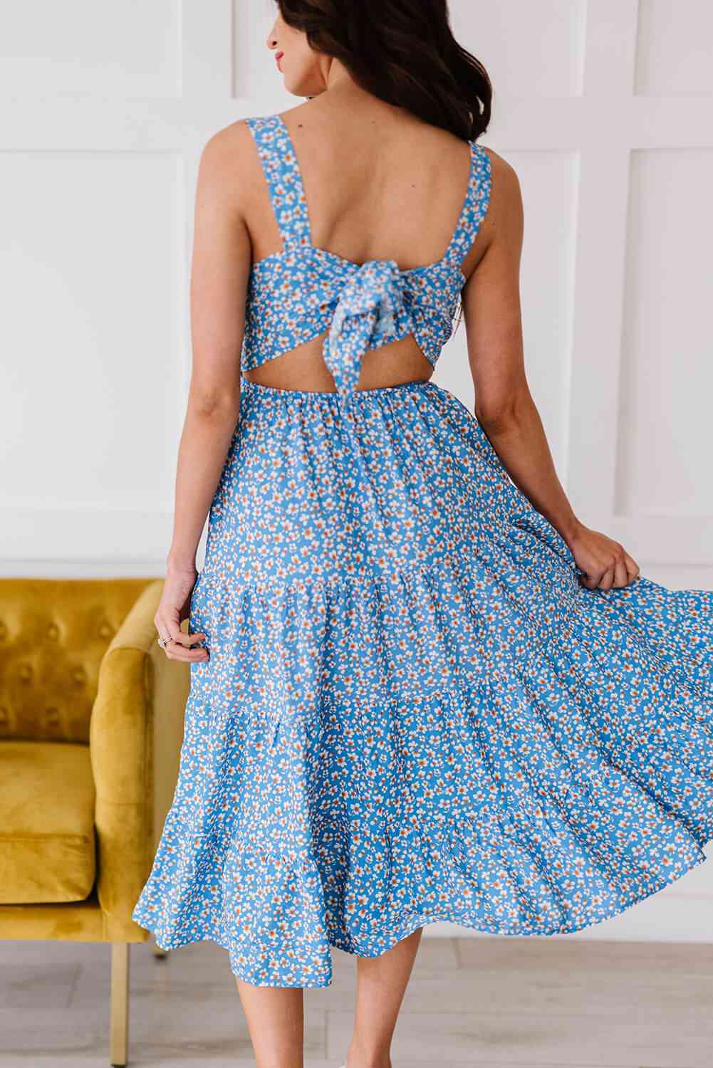 Vestido sin mangas con espalda abierta y estampado floral de florecitas