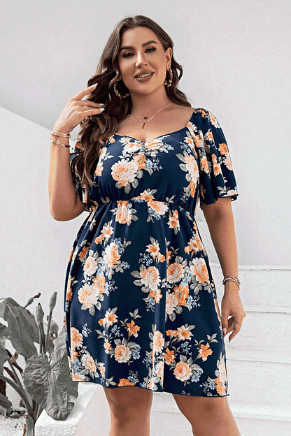 Mini-Robe Florale Imprimée à Col en V et Manches Flutter de Grande Taille