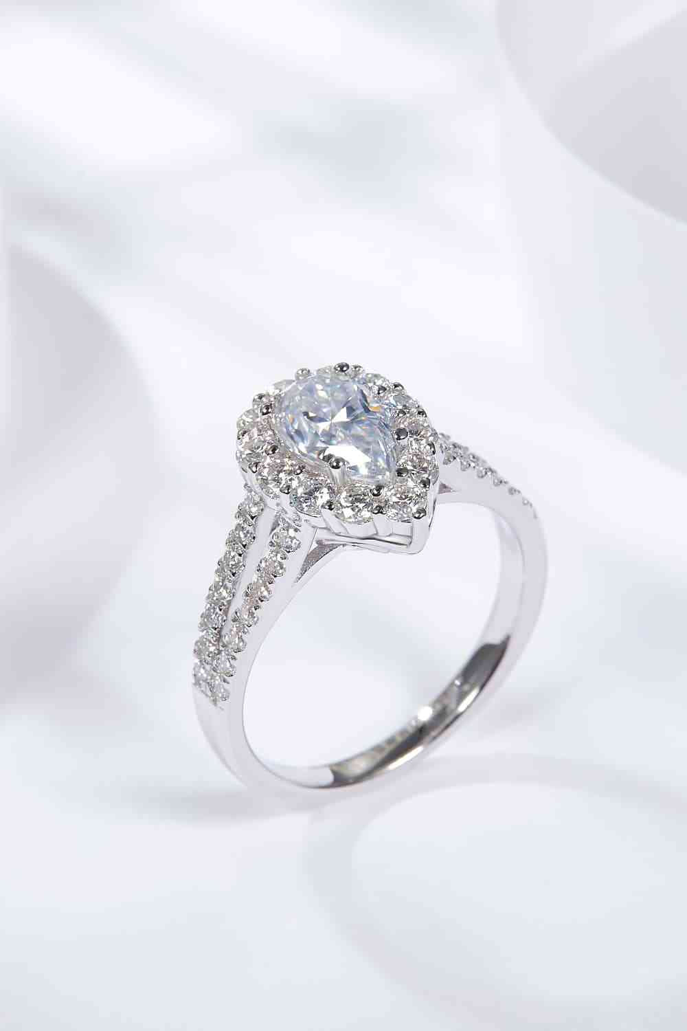 Bague à tige fendue en forme de larme Moissanite de 1 Carat