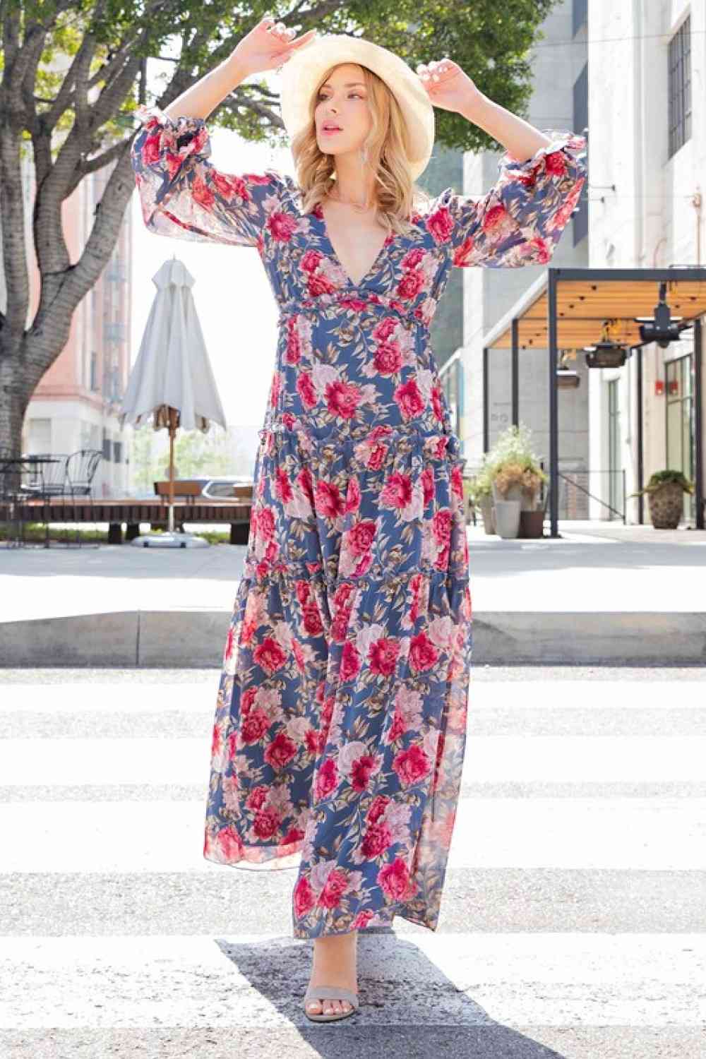 ee:some - Robe longue en V profond Trill à volants et fleurs