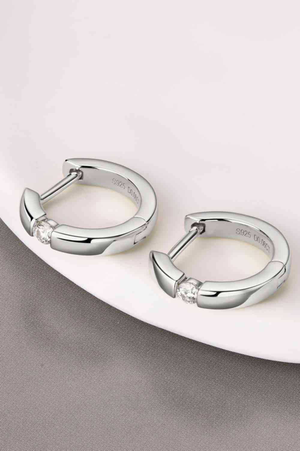 Boucles d'oreilles Huggie en argent sterling 925 Moissanite