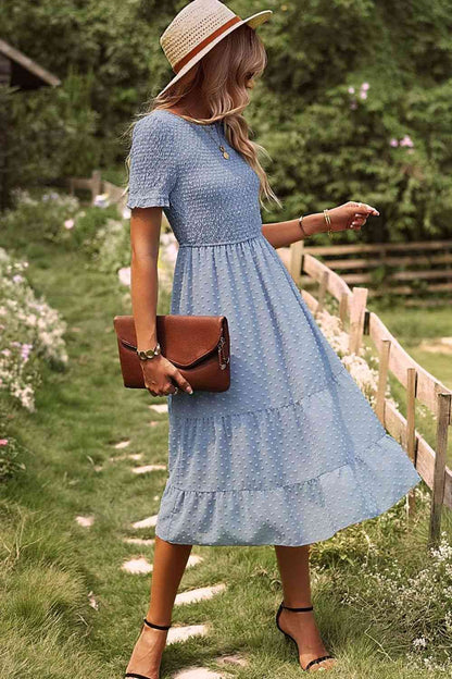 Robe midi smockée à manches courtes et col rond Swiss Dot