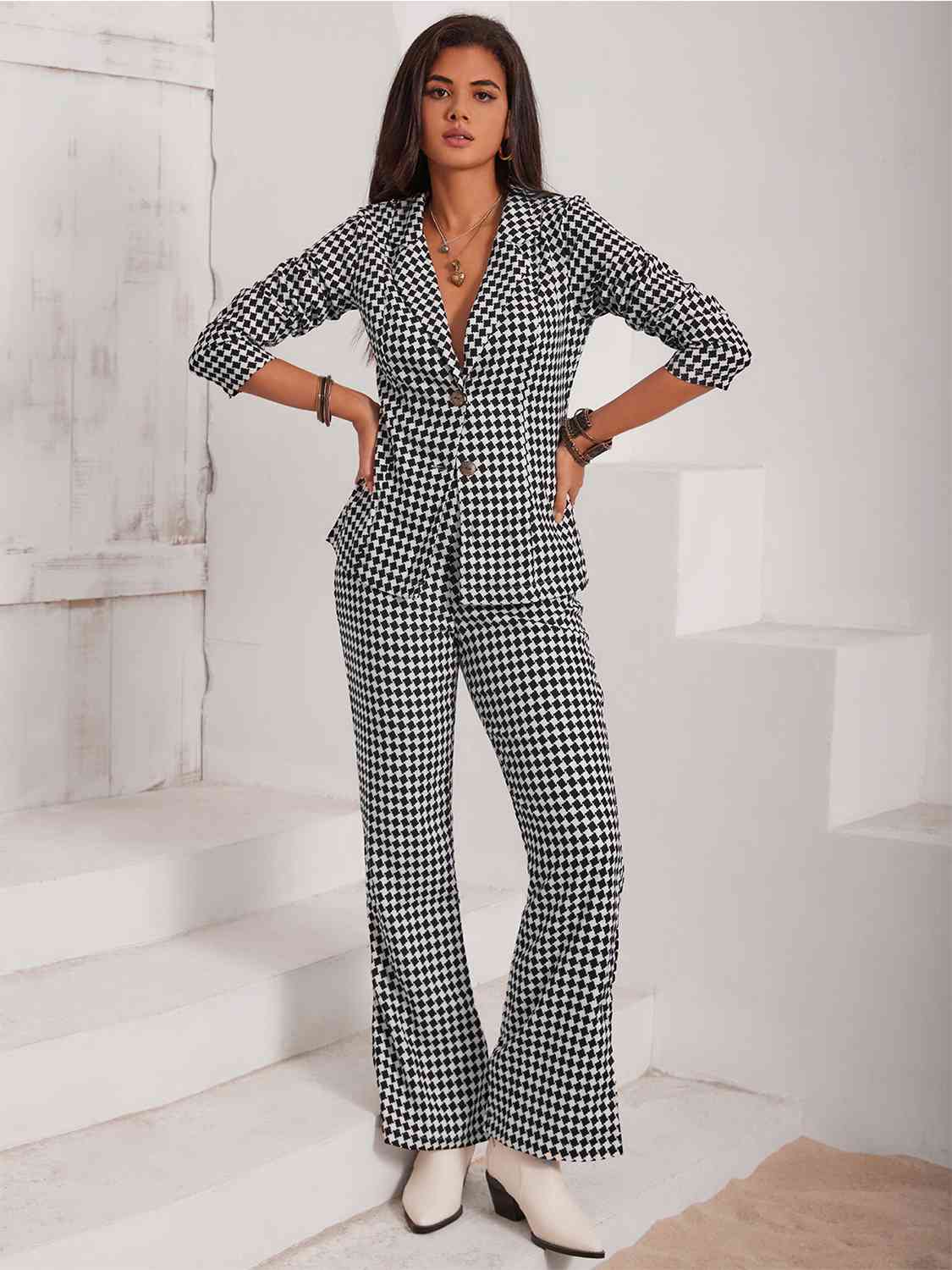 Ensemble blazer à carreaux et pantalon fendu