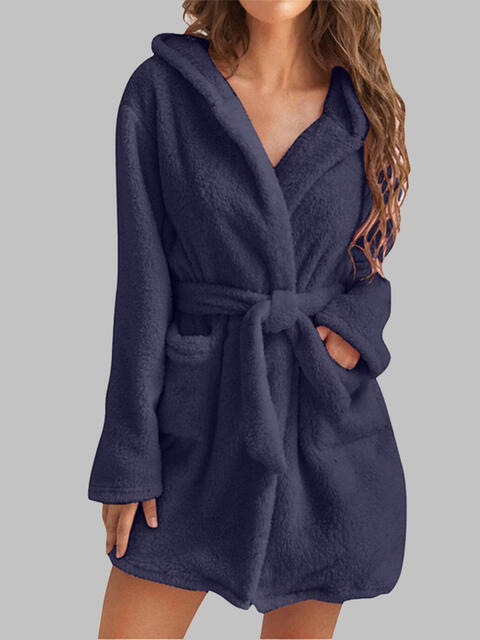 Robe à capuche avec lien à la taille
