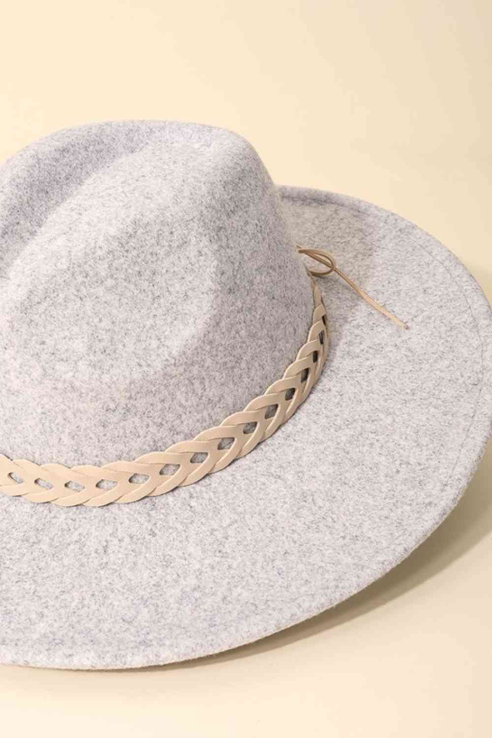 Sombrero Fedora con correa trenzada de Fame Woven Together