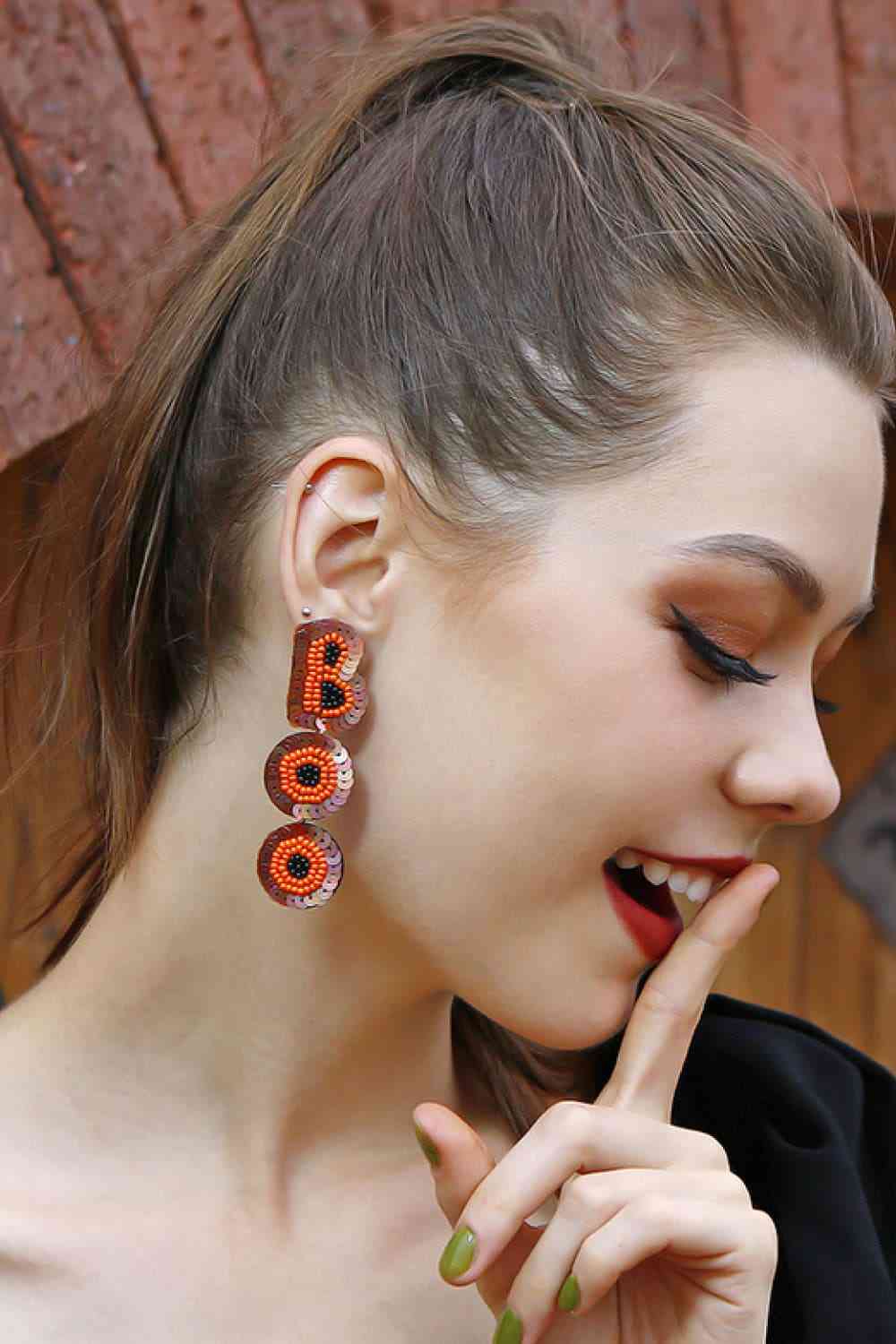 Pendientes colgantes con cuentas BOO