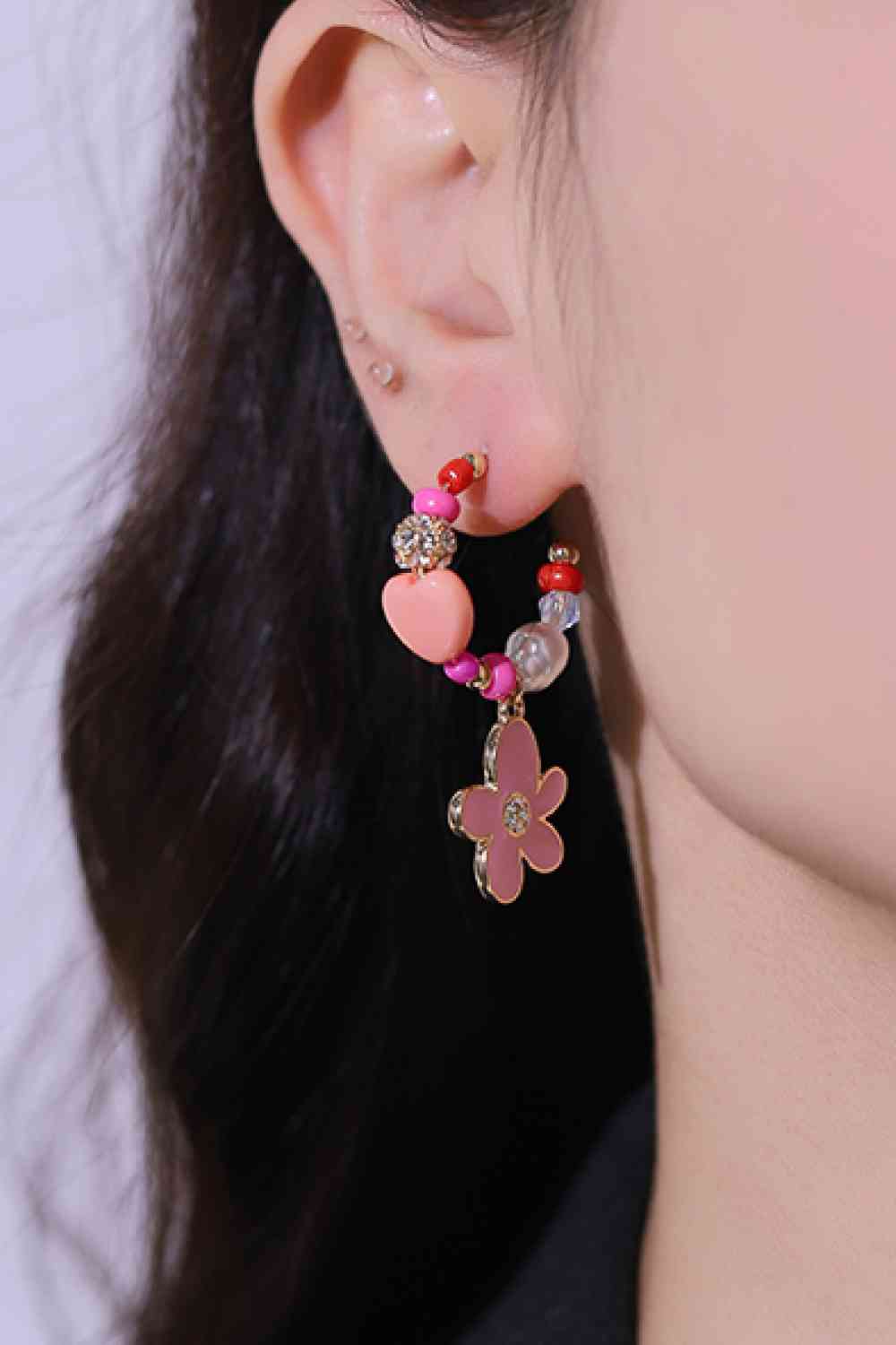 Boucles d'oreilles pendantes créoles en forme de C à fleurs