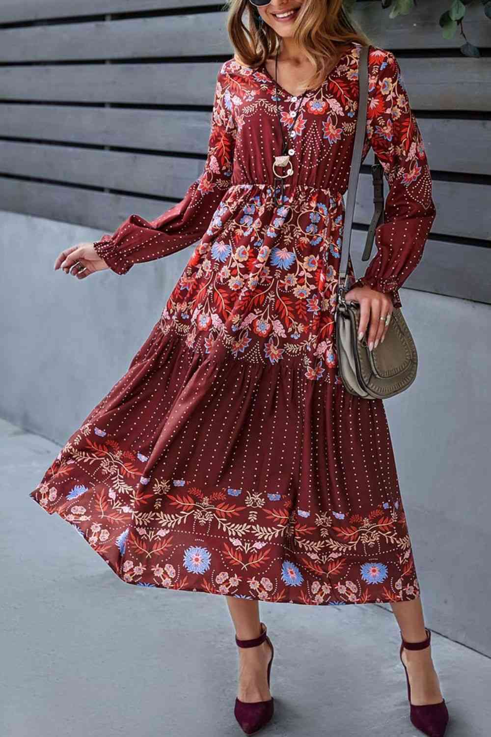 Robe midi à imprimé floral et boutons décoratifs, col en V, manches à volants