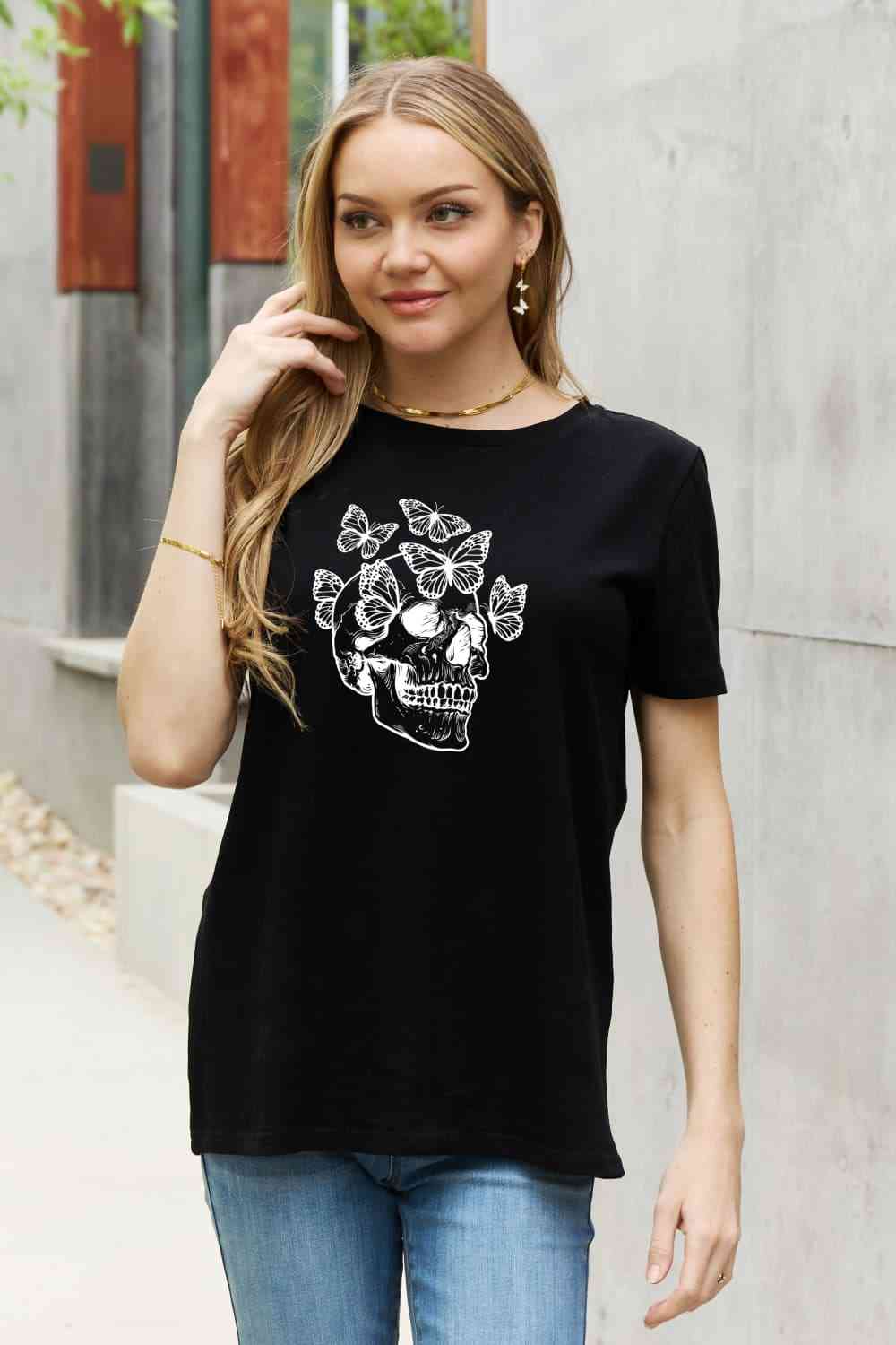 Simply Love T-shirt en coton avec motif tête de mort papillon pleine taille