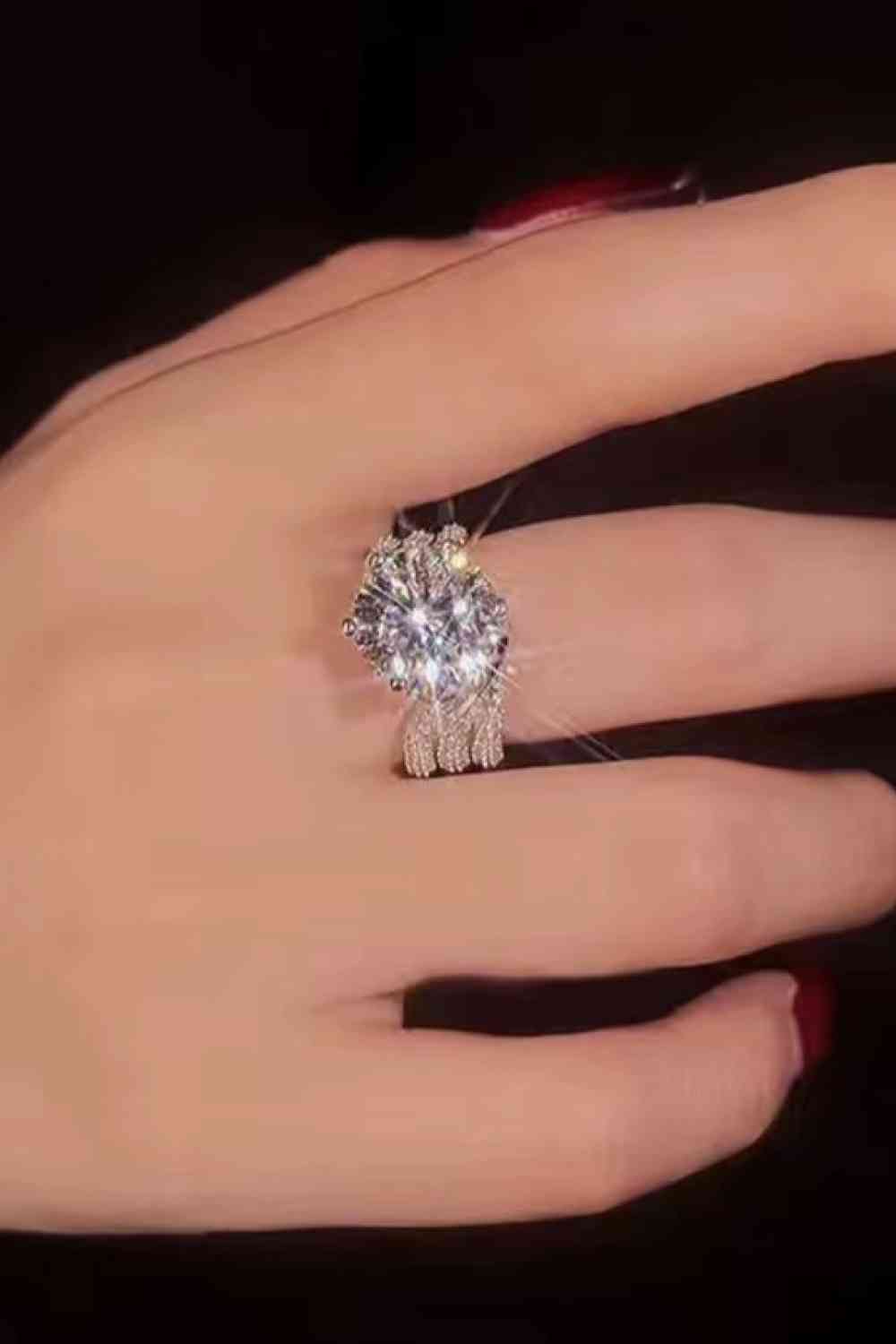 Bague à trois couches de moissanite adorée de 3 carats