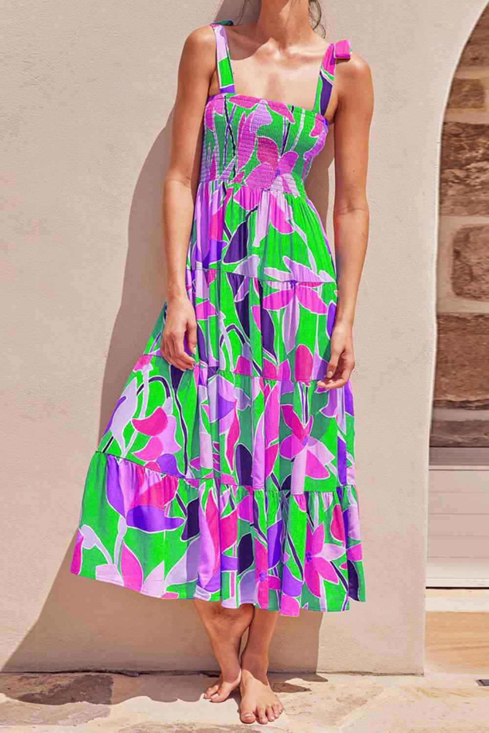 Robe midi smockée à fleurs et épaules nouées