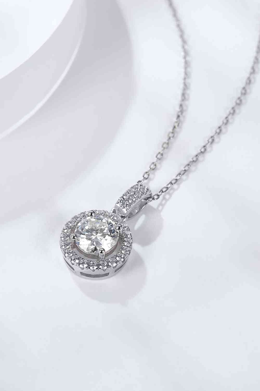 Collier pendentif rond moissanite 2 carats