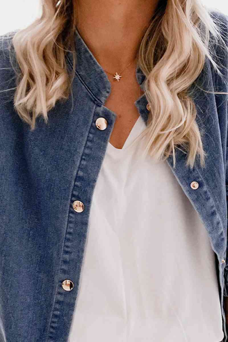 Chemise boutonnée en jean avec détails sur les épaules