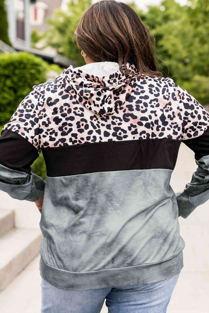 Sudadera con capucha de bloques de color con estampado de leopardo de talla grande y bolsillo canguro