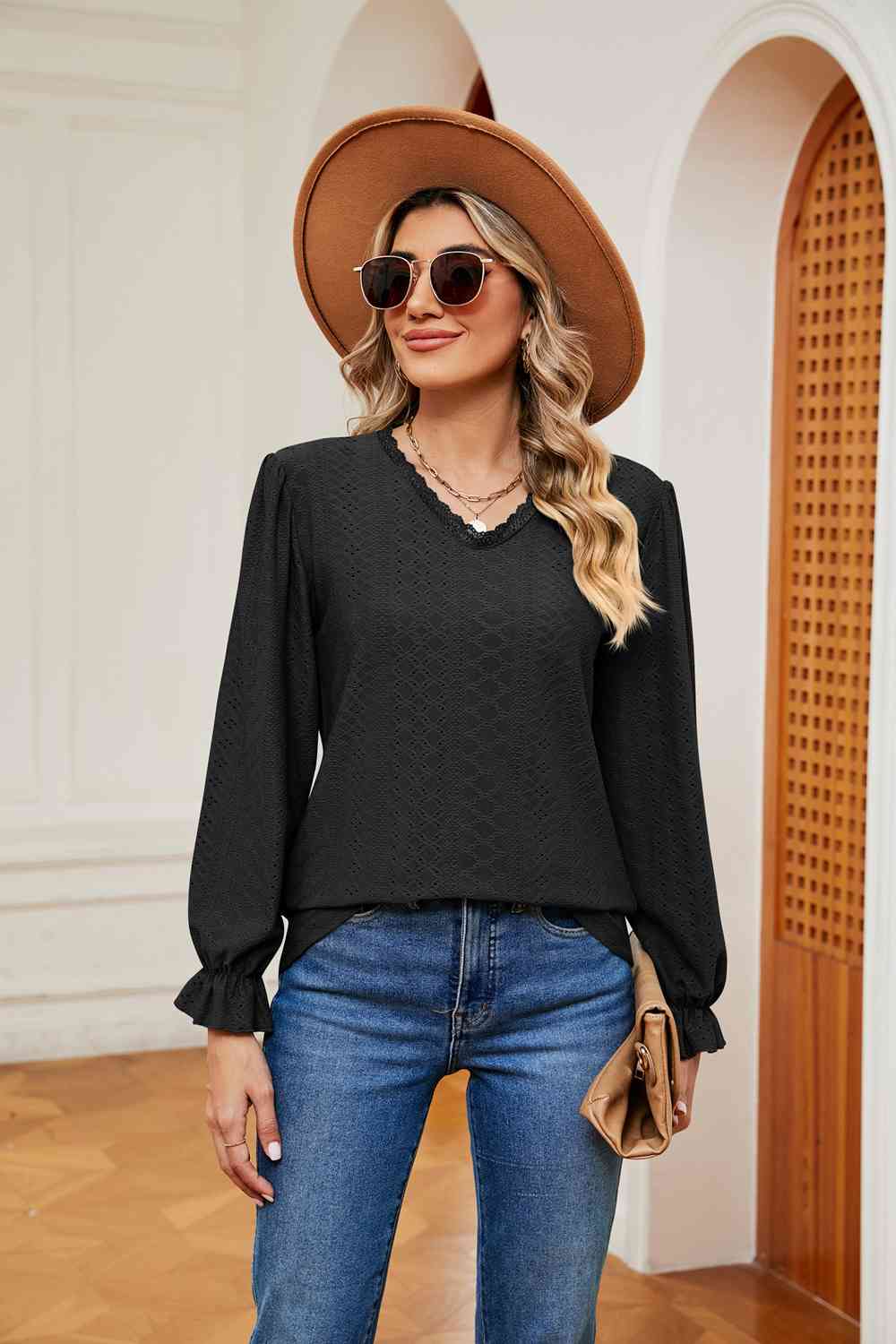 Blouse à manches volantées et col en V