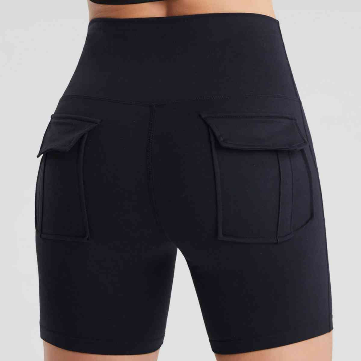 Short de sport à large ceinture avec poches