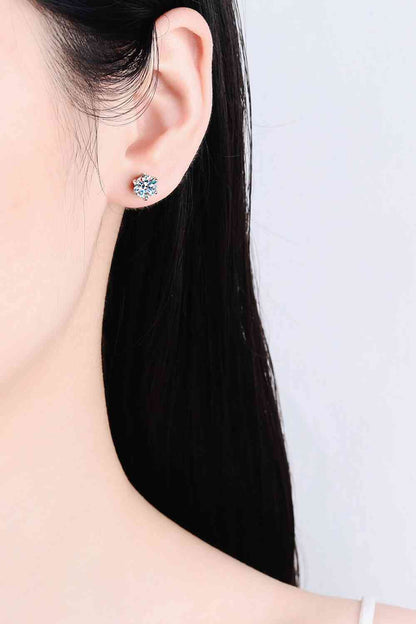 Boucles d'oreilles à tige en moissanite incrustées