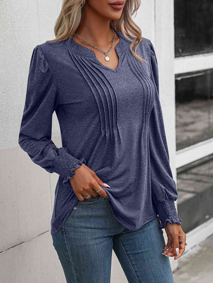 Blusa fruncida con cuello con muescas y mangas abullonadas