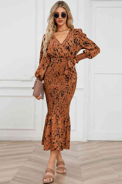 Robe midi smockée imprimée à col en V