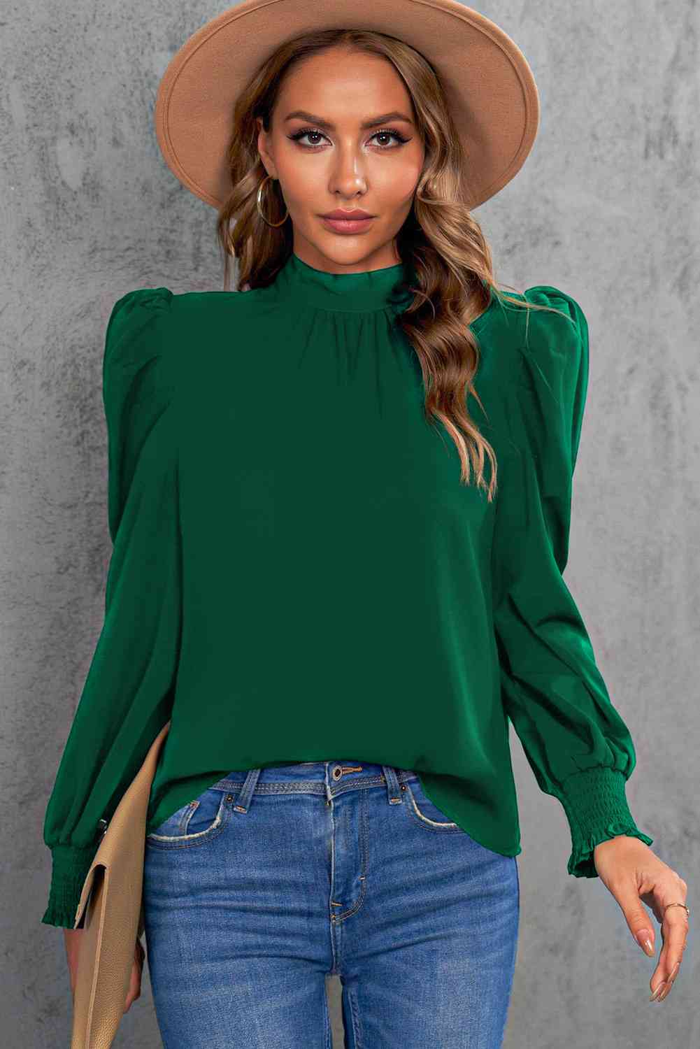 Blusa con mangas abullonadas y cuello simulado