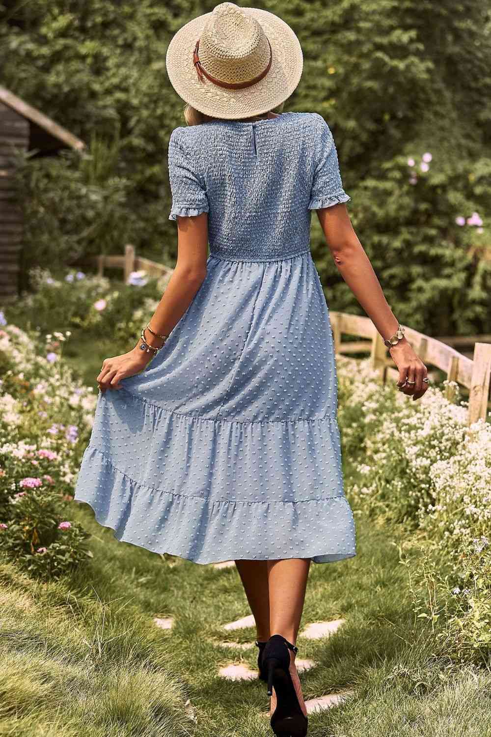 Robe midi smockée à manches courtes et col rond Swiss Dot