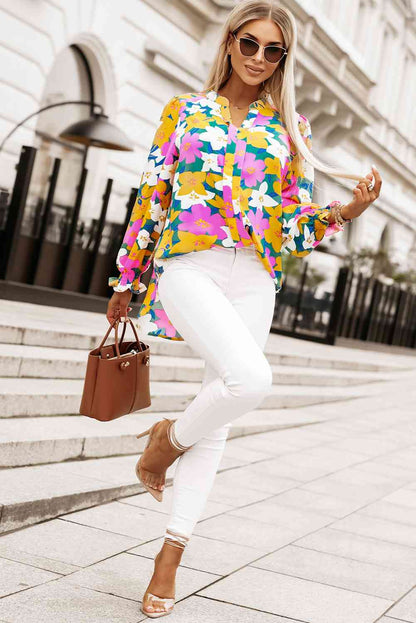 Blusa con manga farol y cuello con muesca con estampado floral