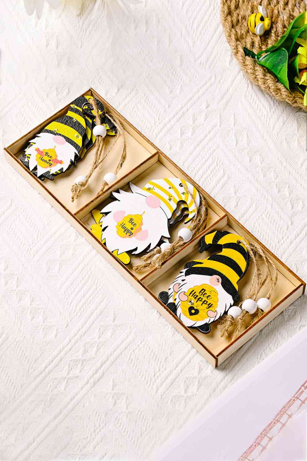 Paquete de 3 adornos de gnomos de madera de abeja