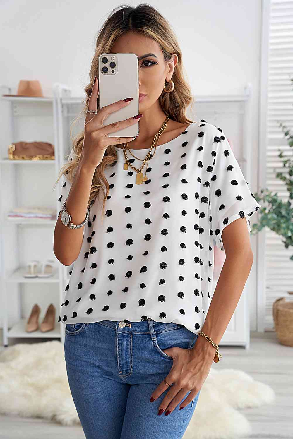 Blusa con cuello redondo y lunares suizos